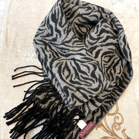 Merona Accessories - Scarf Gray Black Animal Print